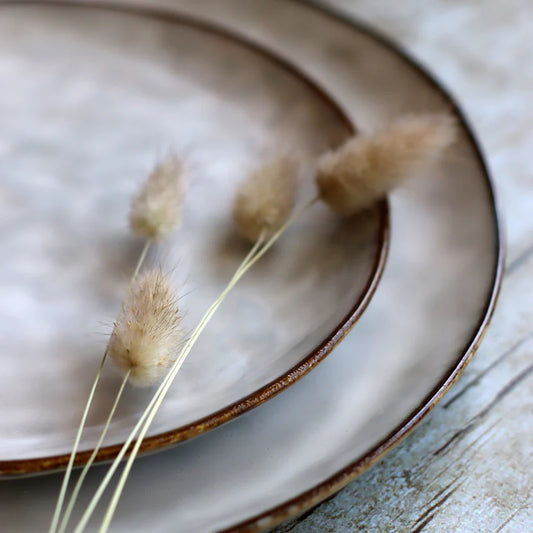 Assiette Boral 27.5cm en gres beige clair / gris
