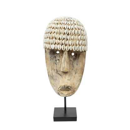 Le Masque De Cowrie Sur Pied