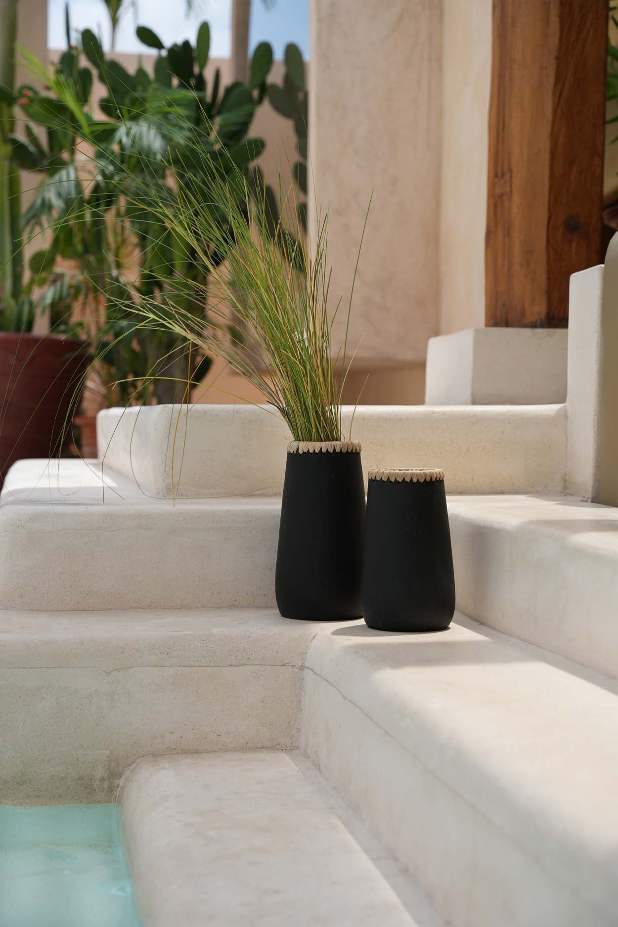 Le Vase Sneaky - Noir Naturel - M