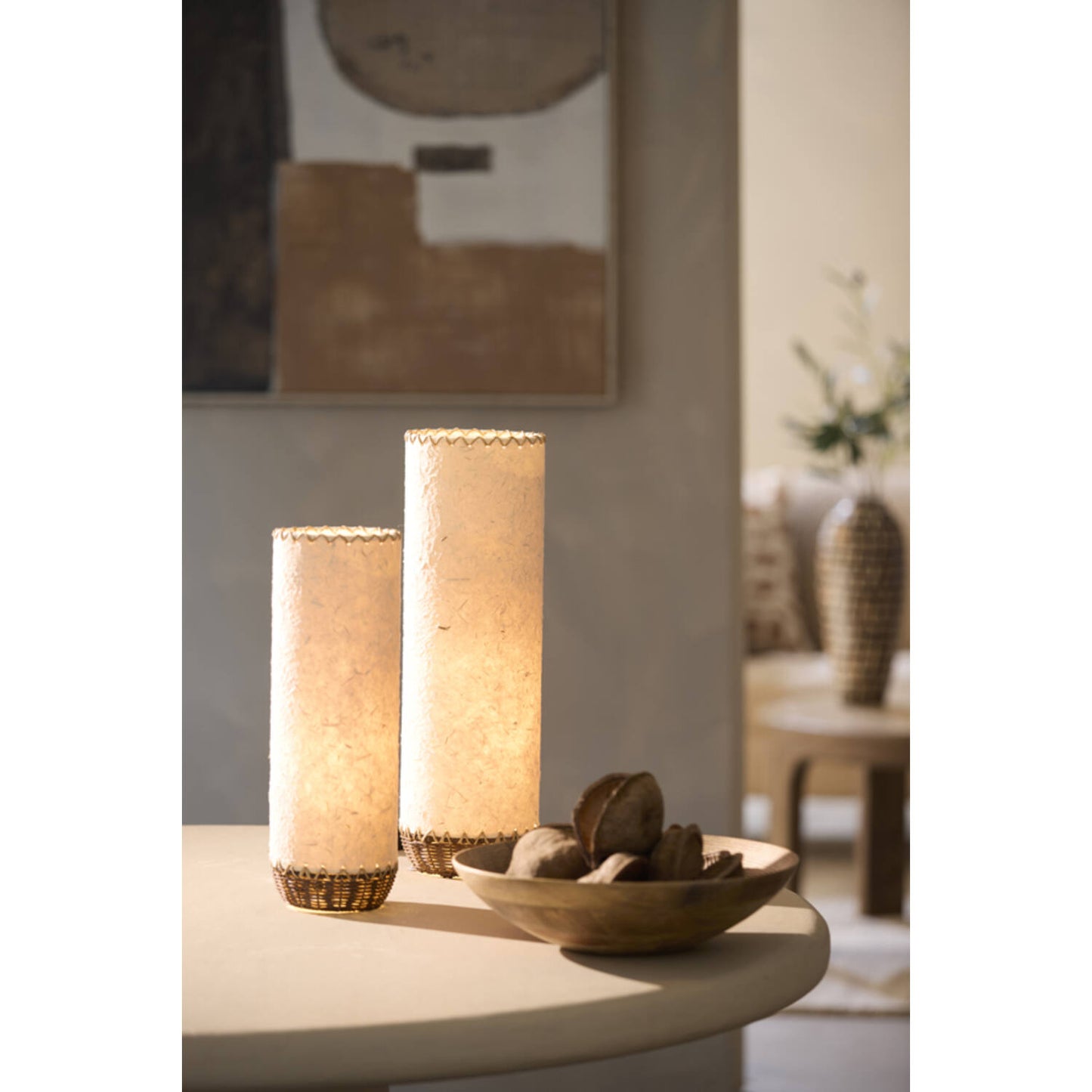 Lampe à poser Nami – Papier beige & rotin naturel – Ø 13 × H 40 cm