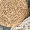 Pouf rond Sumba – Jacinthe d’eau naturelle – Ø 60/70 × H 30/40 cm