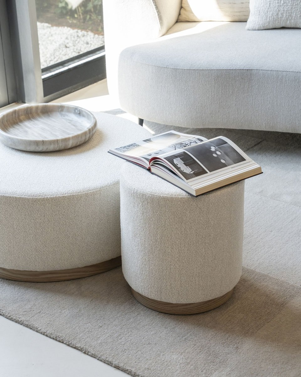 Pouf Mia – tissu écru & bois clair S