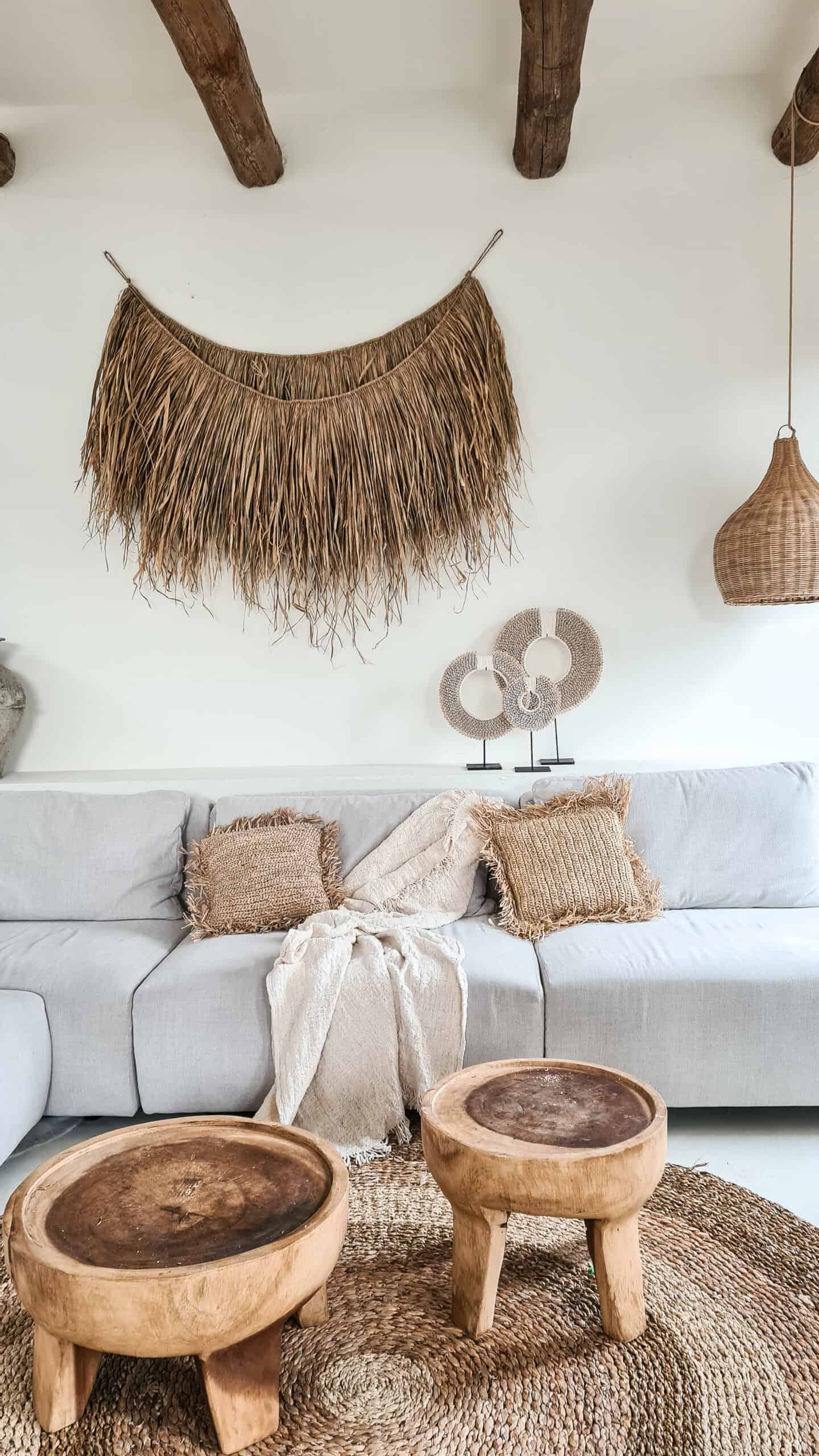 Table basse Kuta M – Bois de suar – Ø 55 × H 30 cm