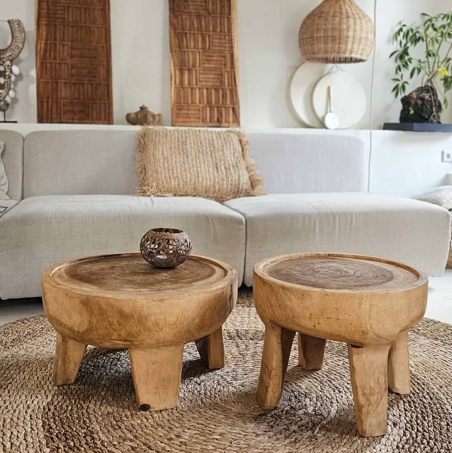 Table basse Kuta M – Bois de suar – Ø 55 × H 30 cm