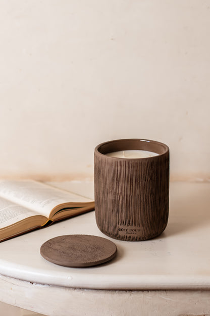 Bougie Coupe Tamila L – Cuir Obscur – Côté Bougie