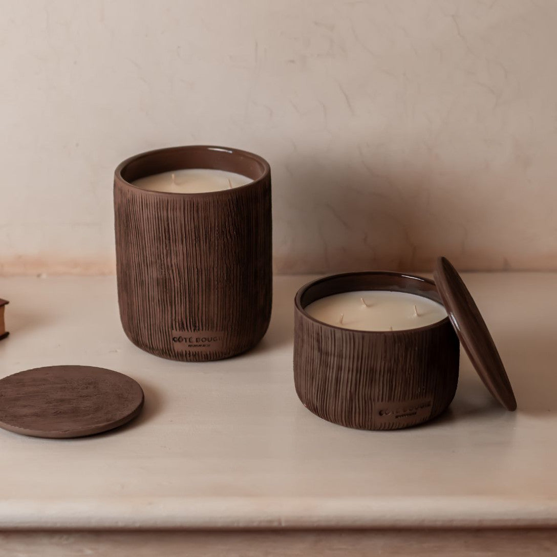 Bougie Coupe Tamila L – Cuir Obscur – Côté Bougie